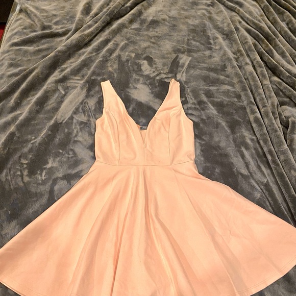 Beautiful “low-cut flared dress” - Picture 5 of 5